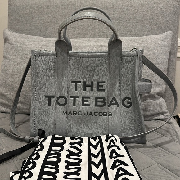 Marc Jacobs Handbags - Marc Jacobs The Leather Medium Tote
Bag